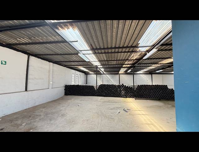 588M² INDUSTRIAL YARD FOR SALE IN PETIT